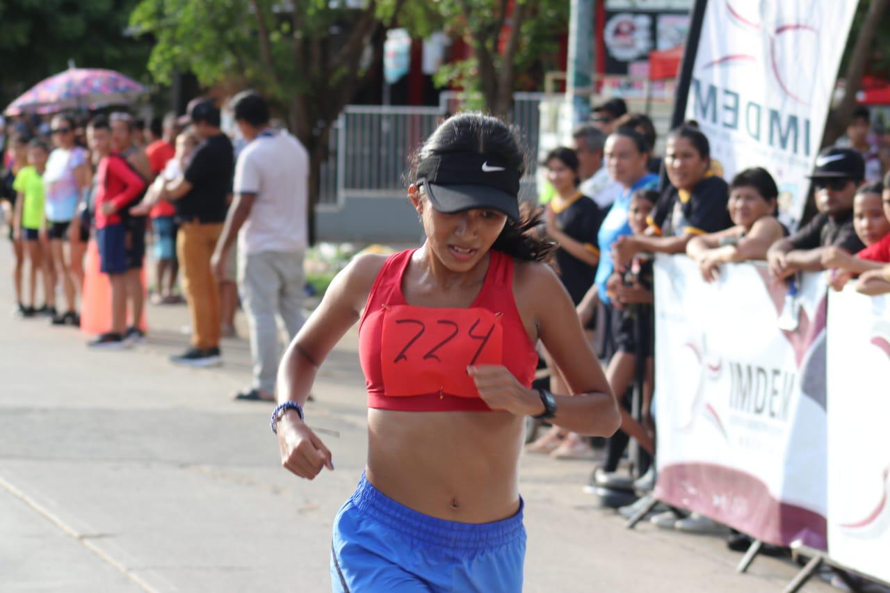 $!Cruzan hermanos Labrador en primer lugar la meta de la Carrera Casas Coci