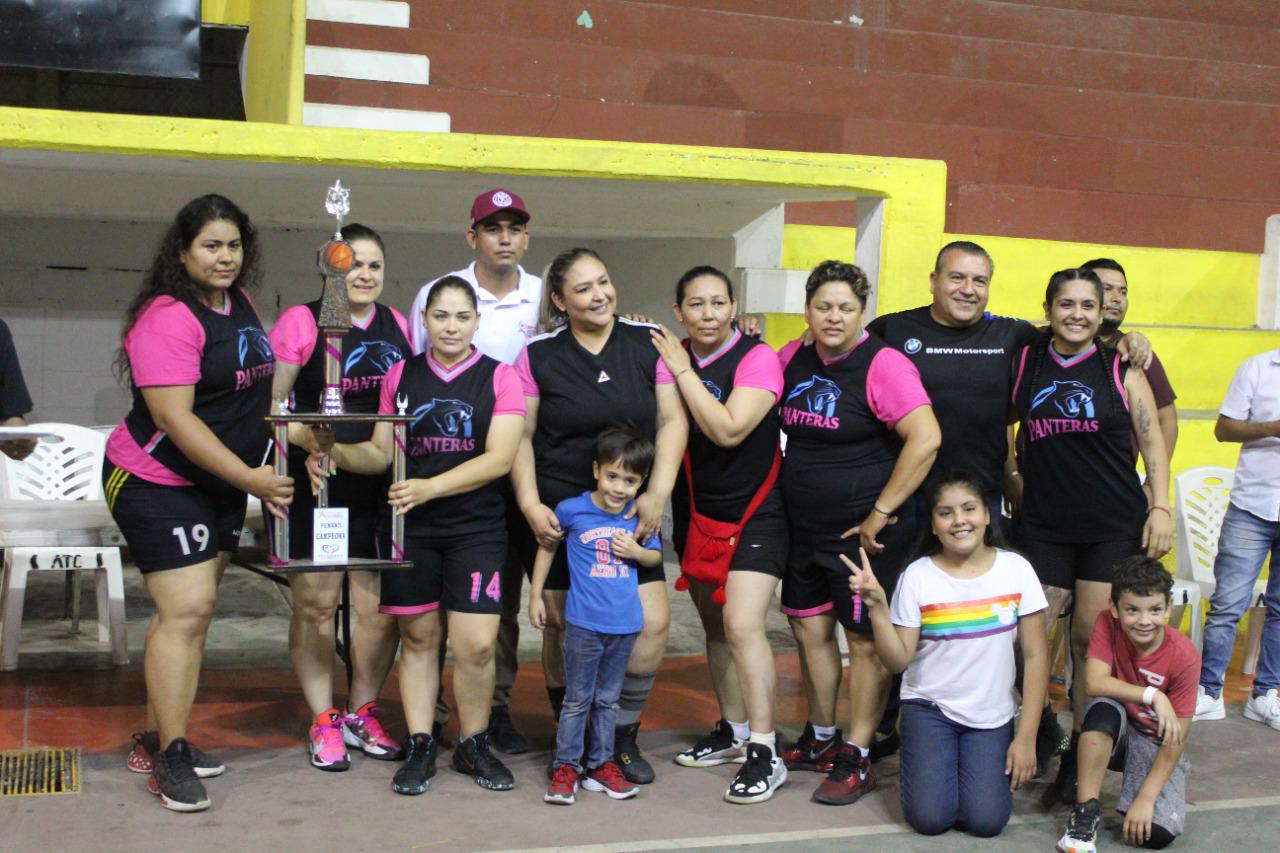 $!Mariscos Los Tapos se corona en el baloncesto de Segunda Fuerza de Escuinapa