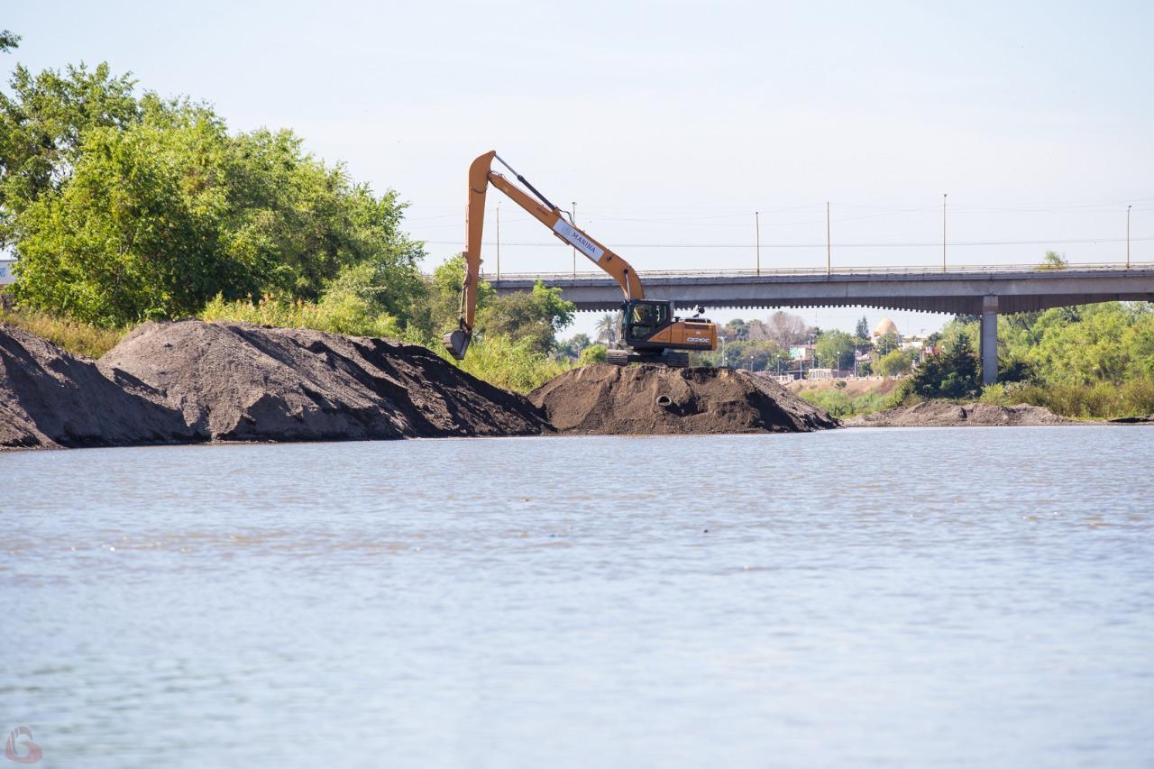$!Semar extiende limpieza y dragado del río Sinaloa, en Guasave; inician un nuevo tramo