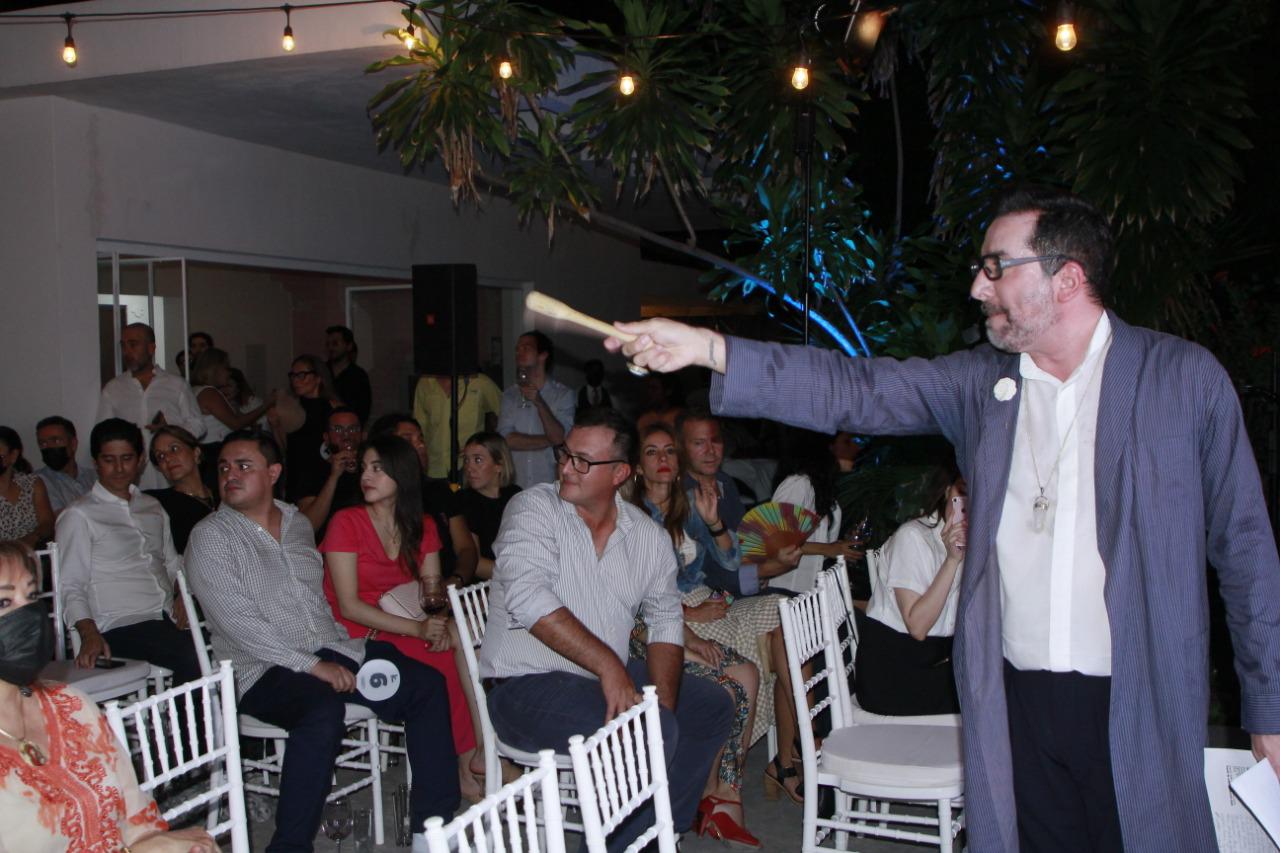 $!Durante la subasta, los coleccionistas “pelearon” por las obras.