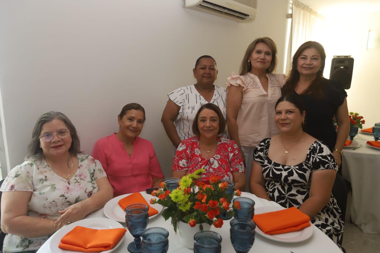 $!María de Lourdes Reyes, María Elvira Castro e Eustolia Zamora., Rosa Ayala, Altagracia Rojas, Ana Luisa Lizárraga y Thania Valdés.
