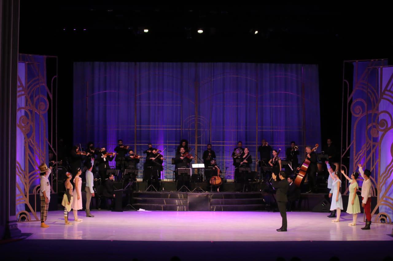 $!Deleitan a mazatlecos con su ‘Romances’ en el Teatro Ángela Peralta