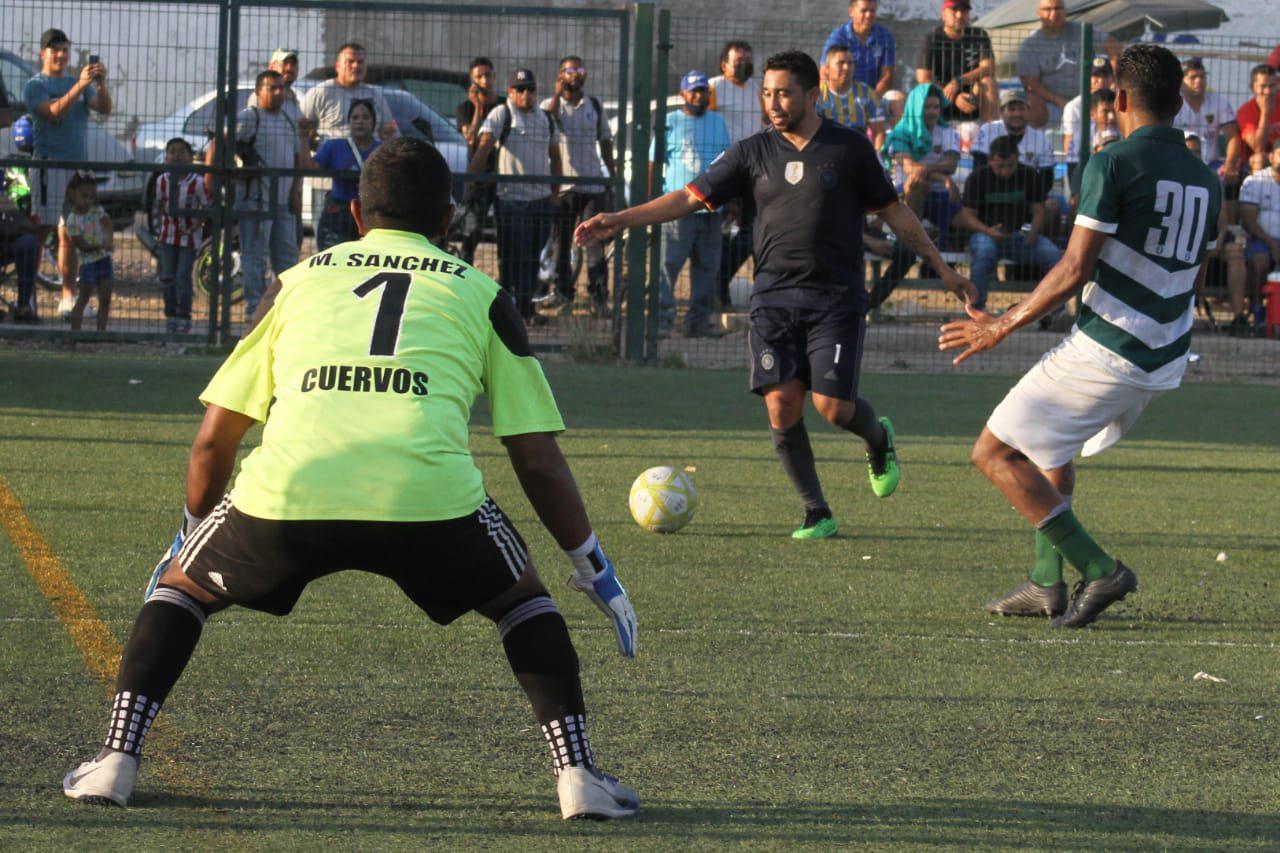 $!Supera Lázaro Cárdenas a Salsas Bucanero en la Superveteranos