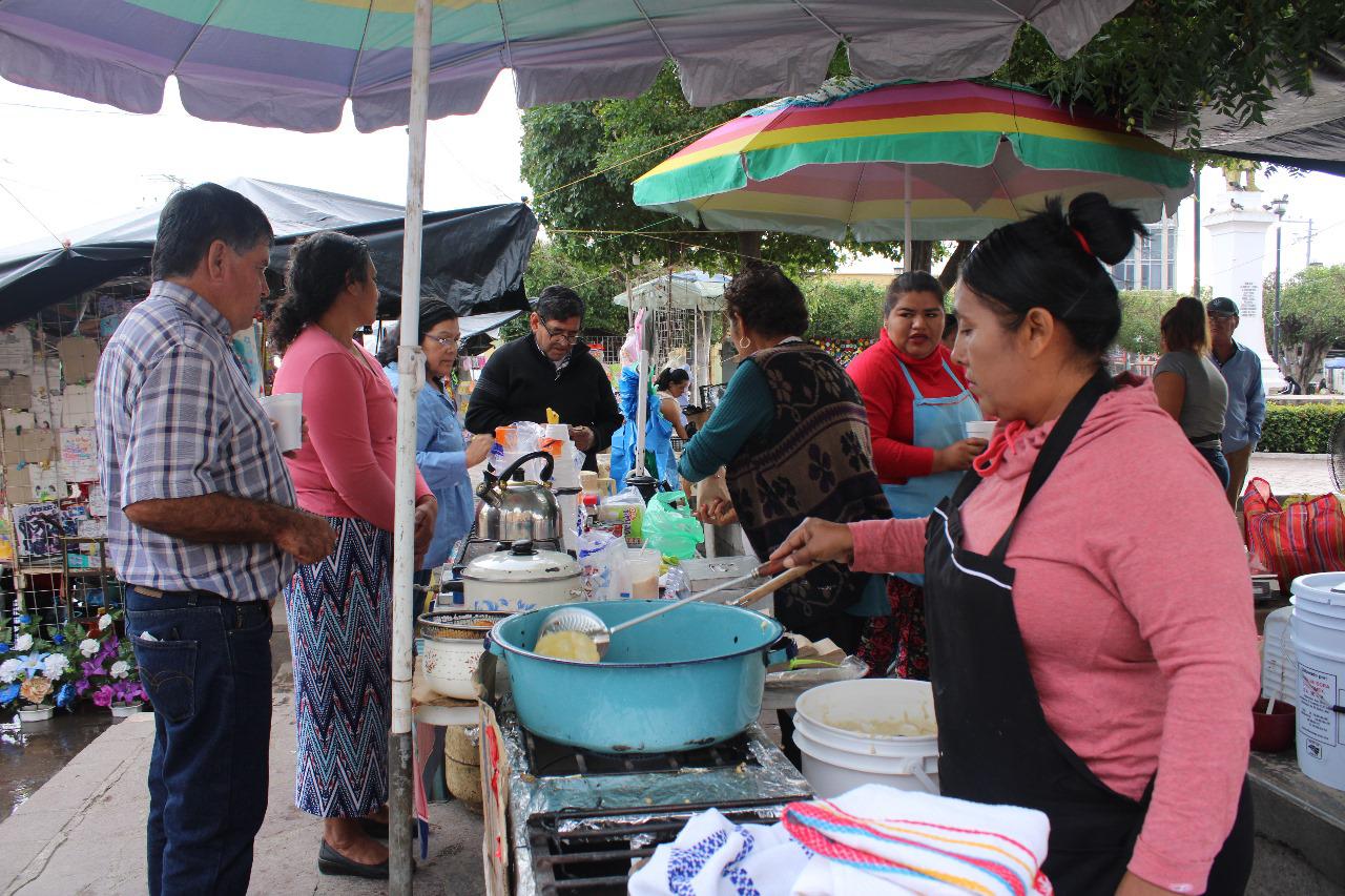 $!Llegó la temporada del atole de pinole que ofrece Doña María en Escuinapa