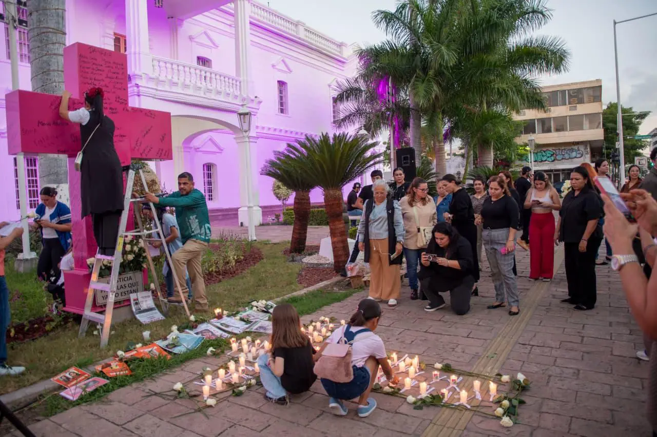 $!Instalan memorial permanente para víctimas de feminicidio en Culiacán