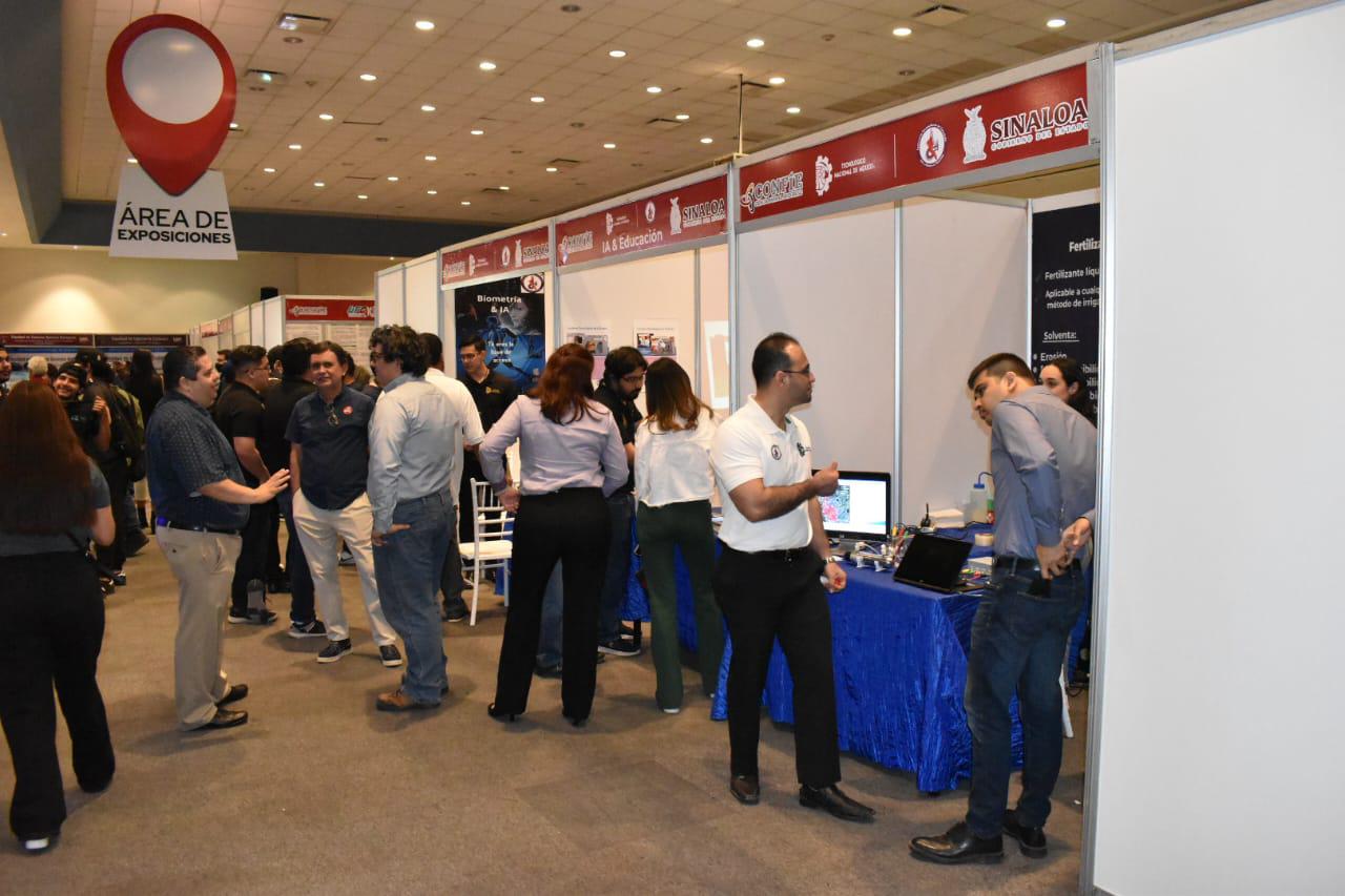 $!En el recorrido se pudieron apreciar stands de diferentes facultades.