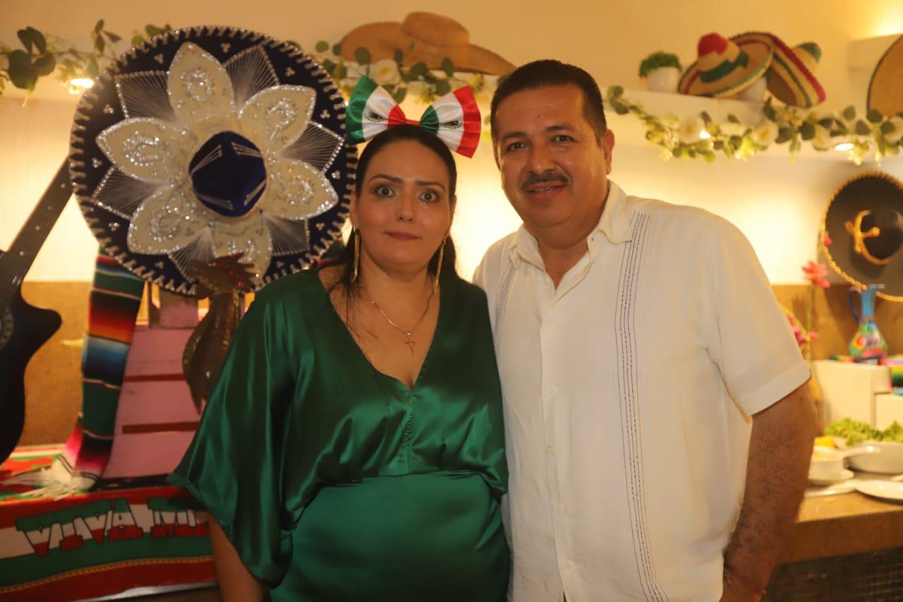 $!Kenia Rojas de Tirado y Óscar Tirado Tirado.