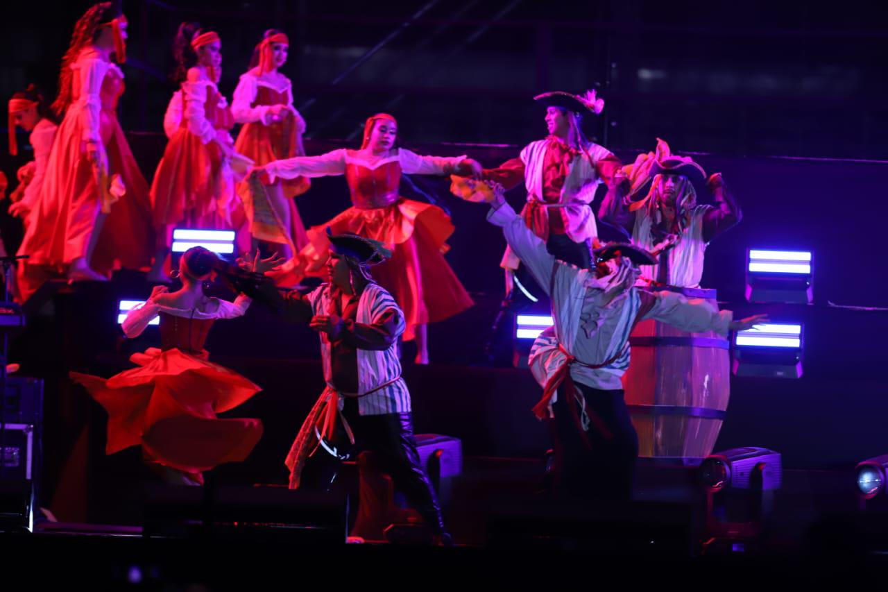 $!Recibe su corona Brayan Durán como Rey de la Alegría del Carnaval de Mazatlán 2025