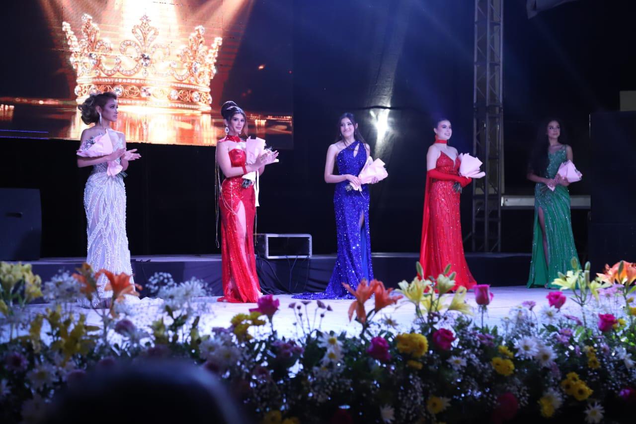 $!Melany Nicole Cervantes, Joanna Flores Vallejos. Jennifer Ibarra, Evelin Pineda y Yamileth Muñoz.