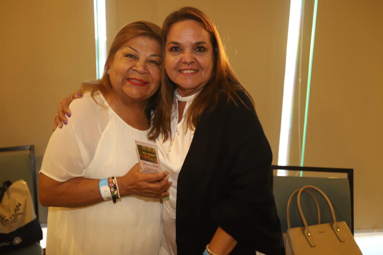 $!Luz María Morales y Carmen Fernández, de Tampico.