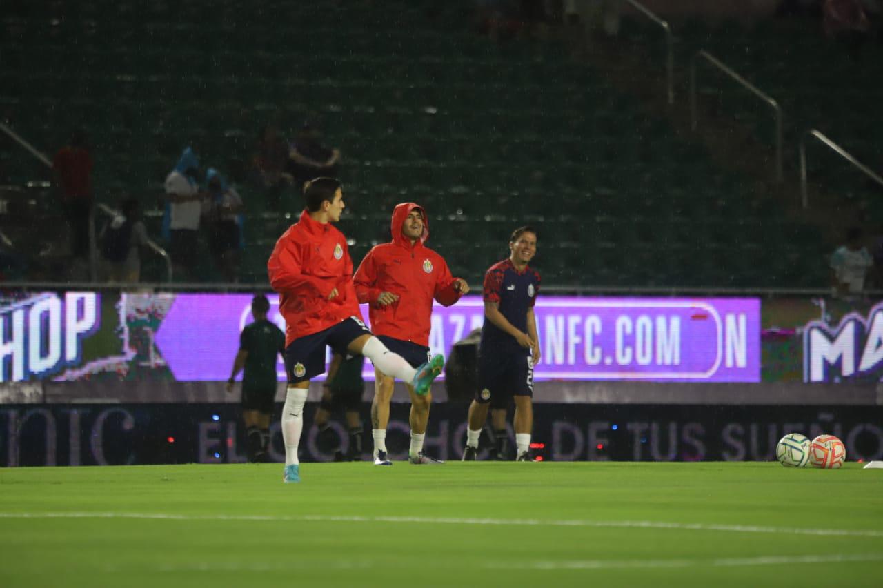 $!El Mazatlán-Chivas arrancará a la hora acordada, pese a la lluvia