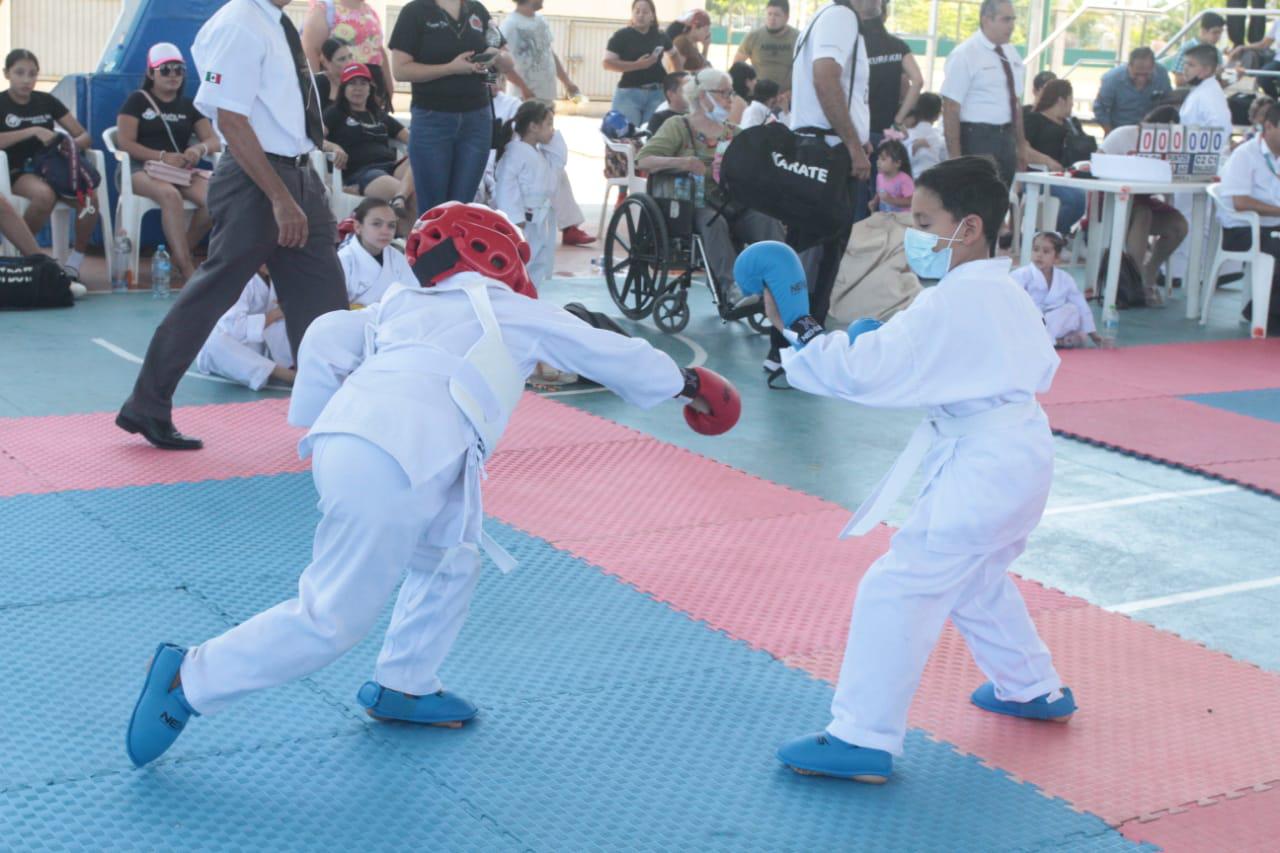 $!Verónica López domina en formas y combate en la Copa Anual Regional de Karate Noroeste