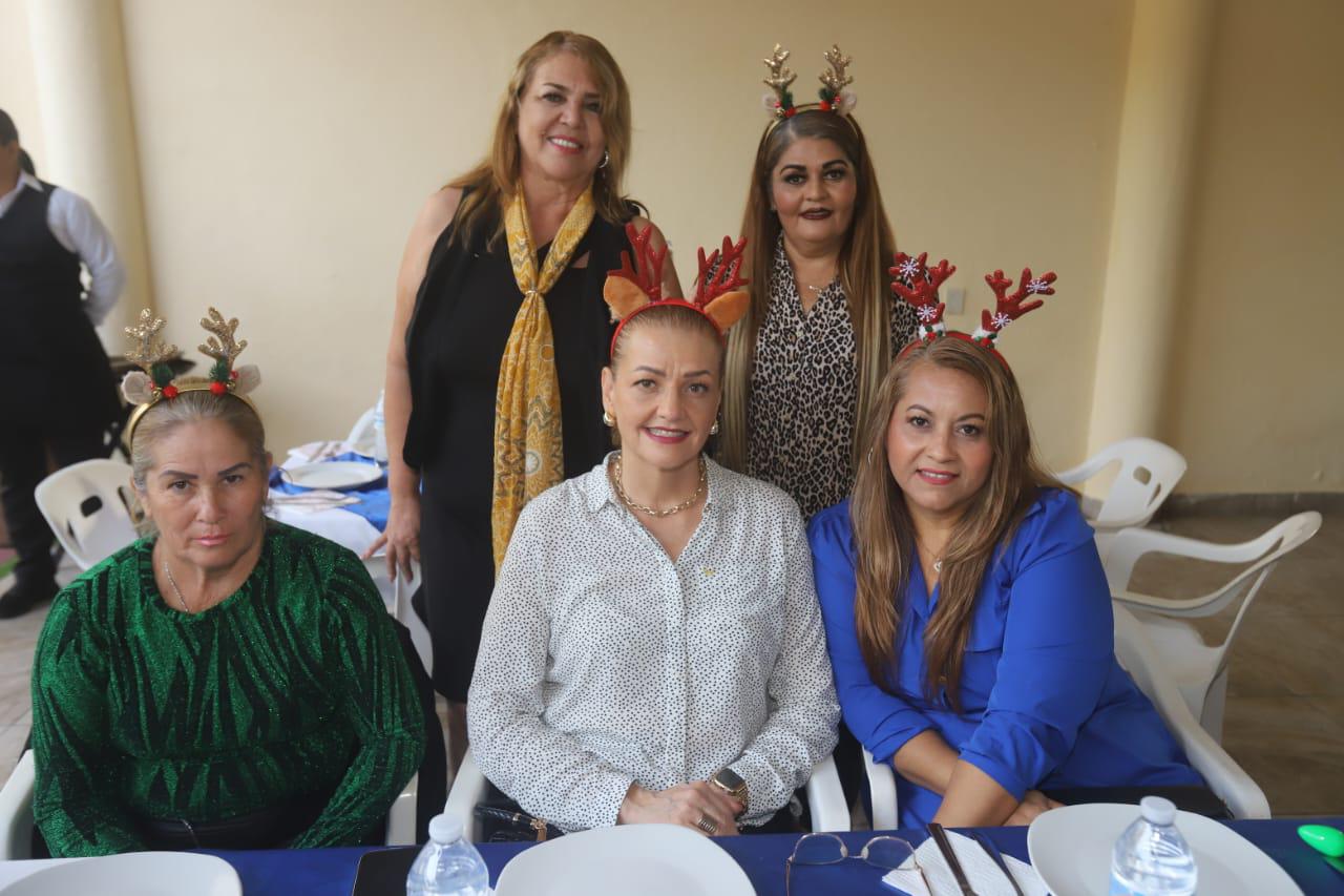 $!Melly Sánchez, María de los Ángeles Cárdenas, María Hernández, Vivian Troncoso y Adriana Olivos.