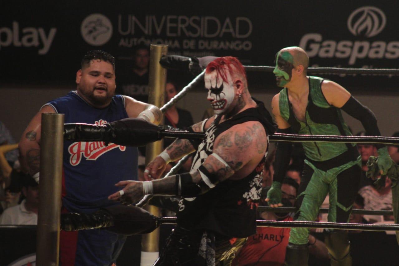 $!Pentagón Jr. e Hijo del Vikingo salen airosos en la Gira de Aniversario de la AAA en Mazatlán