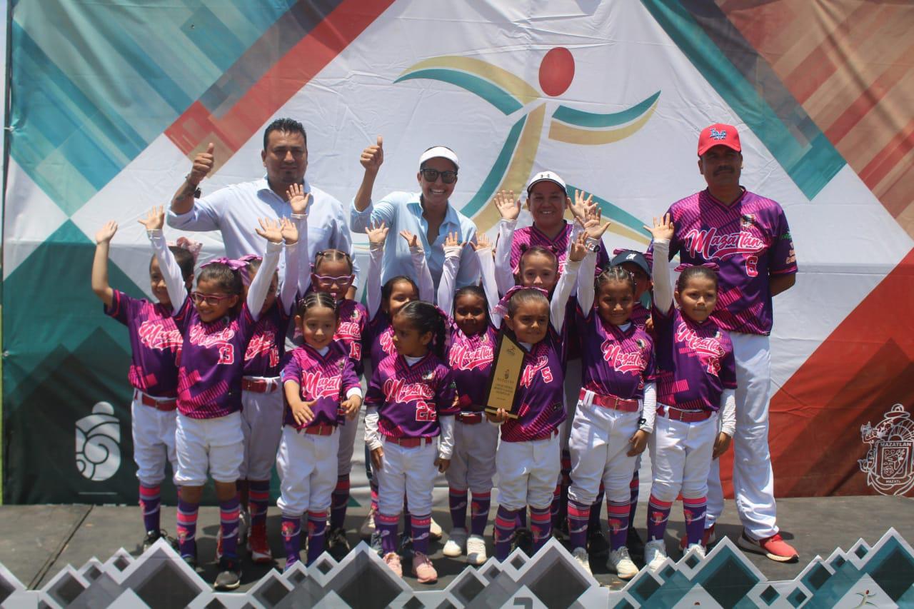 $!Se corona Mazatlán en la U-10 del Campeonato Estatal de Softbol Femenil