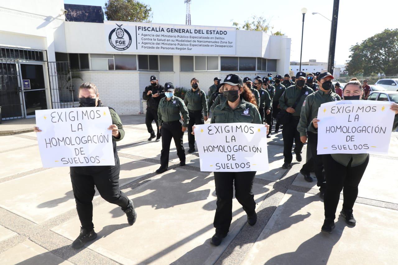 $!Policías de Investigación exigen en Mazatlán mejores salarios y escalafón de grados