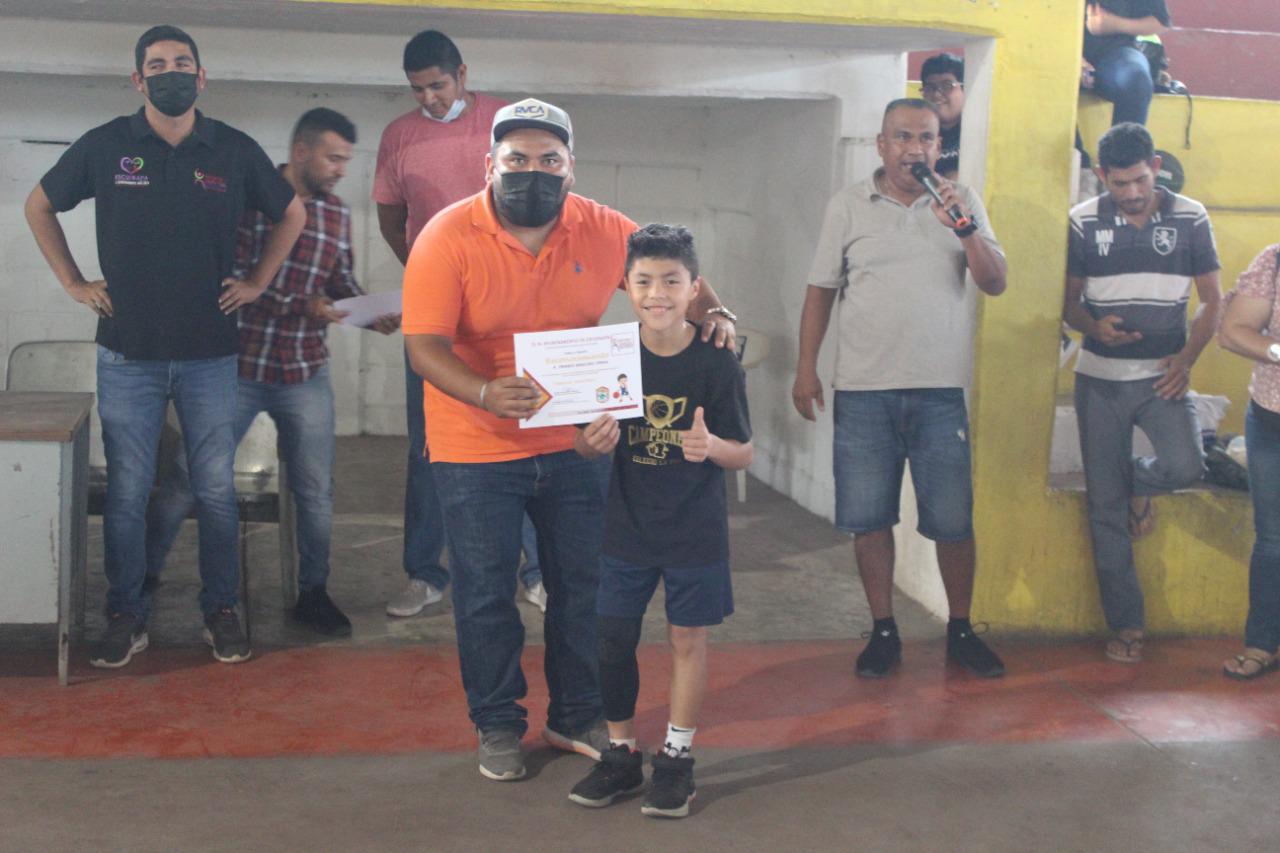 $!Colegio La Paz conquista el título del baloncesto Inter Primarias de Escuinapa