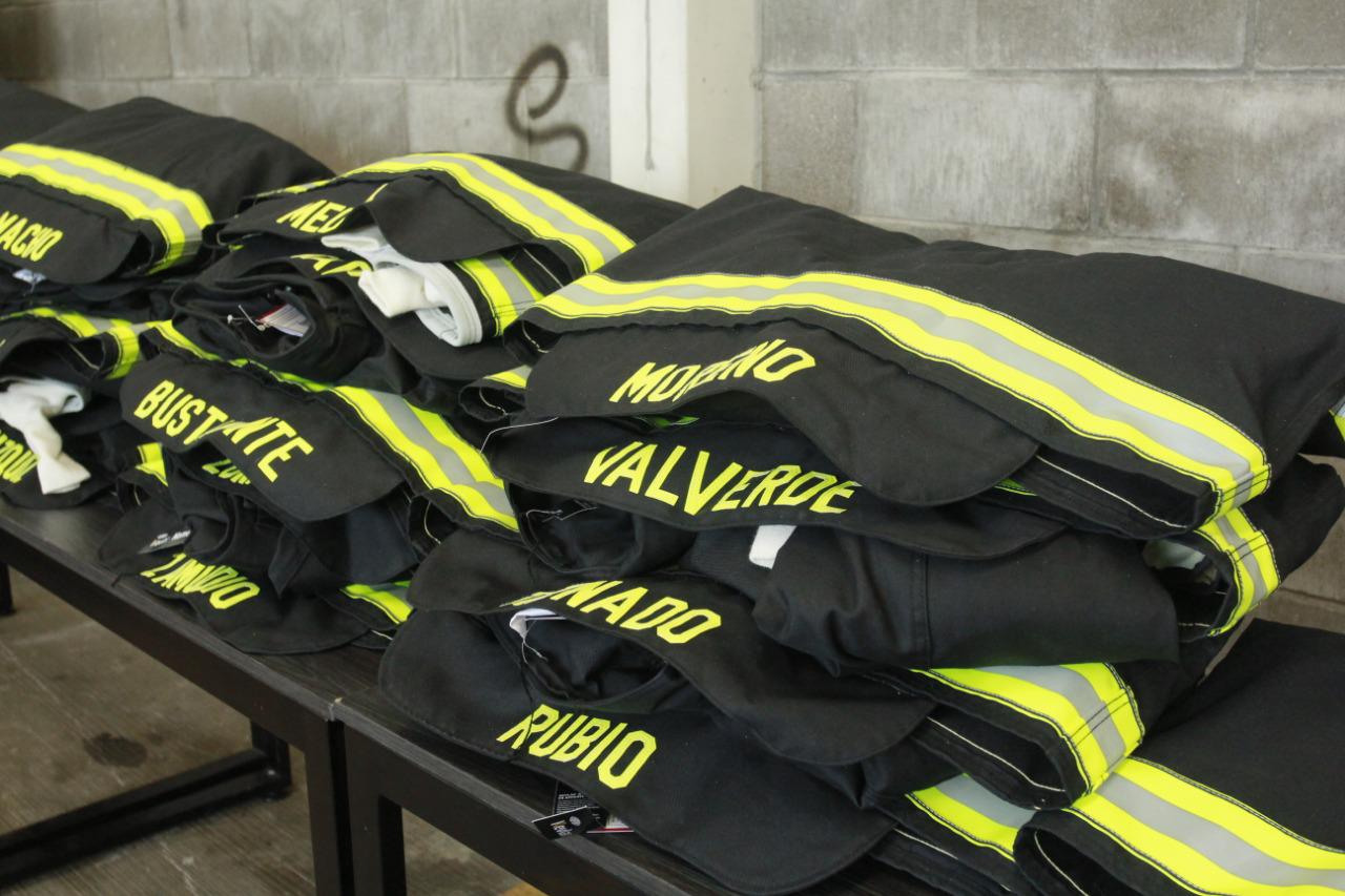 $!Entrega Patronato 25 trajes de protección para Bomberos de Culiacán