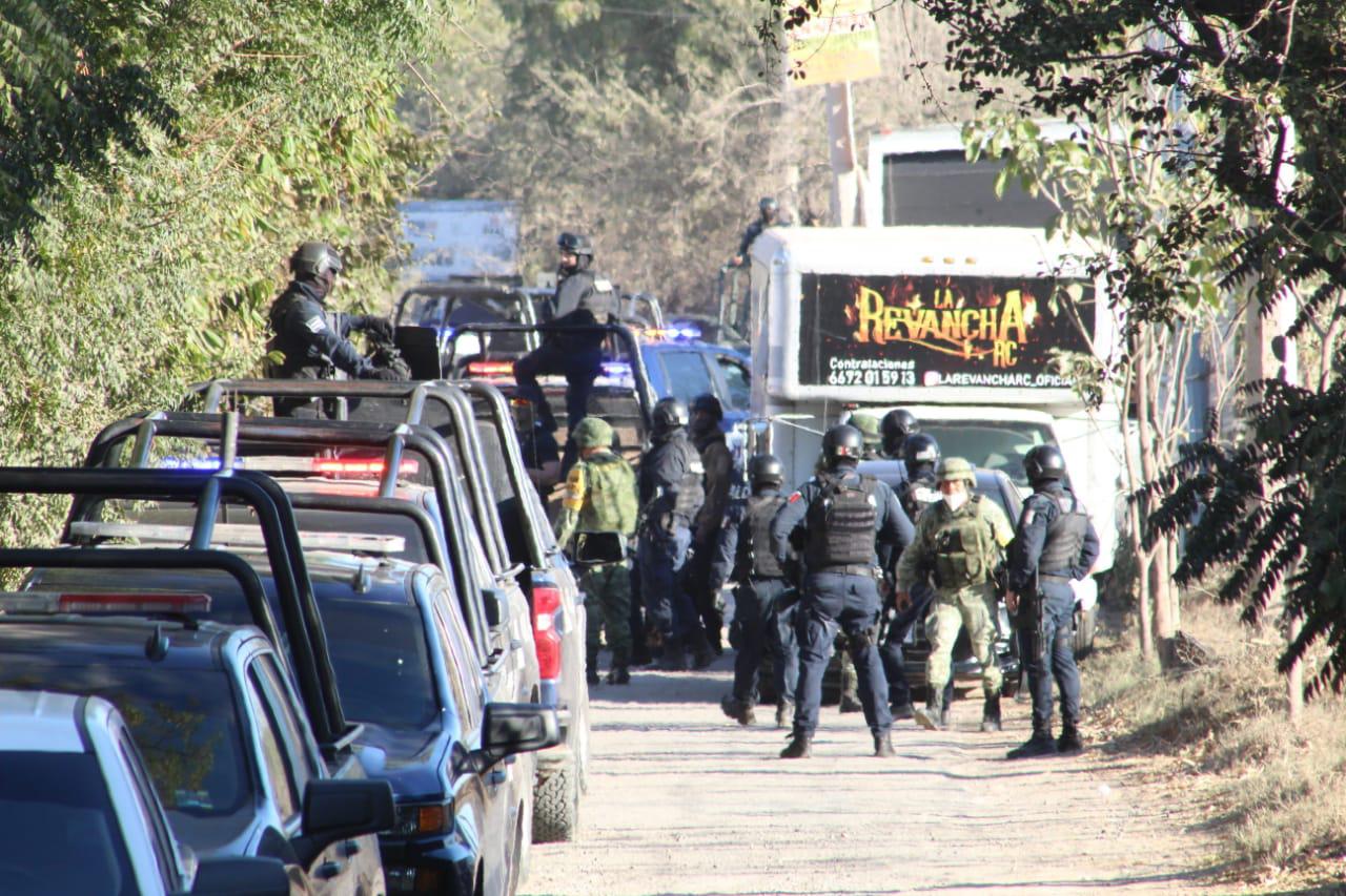 $!Detienen a ‘amanecidos’ en fuerte operativo en salón de fiestas de Culiacán