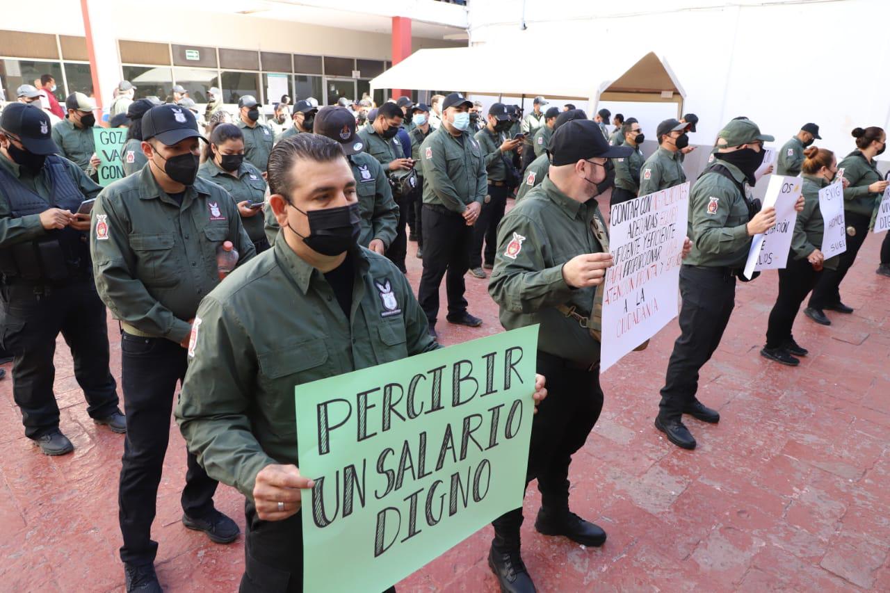 $!Policías de Investigación exigen en Mazatlán mejores salarios y escalafón de grados