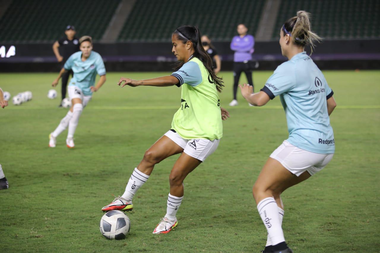 $!Belkis Escalante: La mazatleca que se ha abierto cancha en el futbol y en la vida