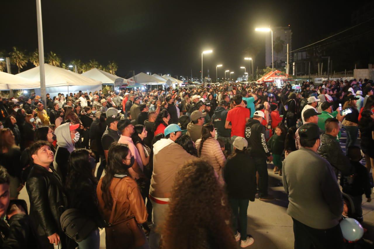 $!Entre el rugir de los vehículos se inaugura la tercera edición de la Semana de la Troca