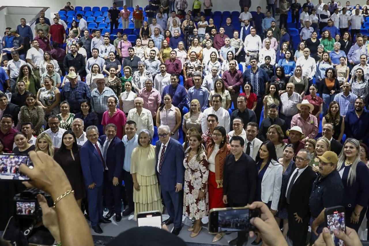 $!Estamos sacando adelante a Sinaloa con el apoyo de todos ustedes: Rocha Moya a diputados