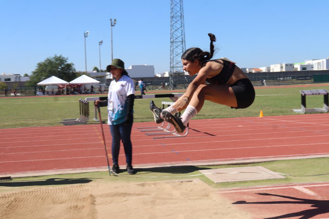 $!Mazatlecos brillan en la primera jornada del estatal de atletismo