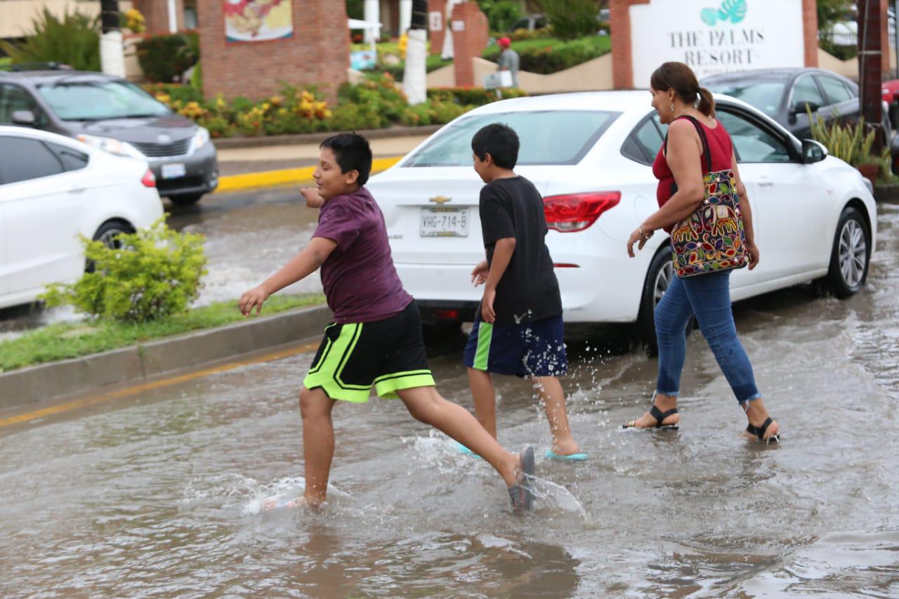 $!Mazatlán padece estragos por la tormenta durante la madrugada