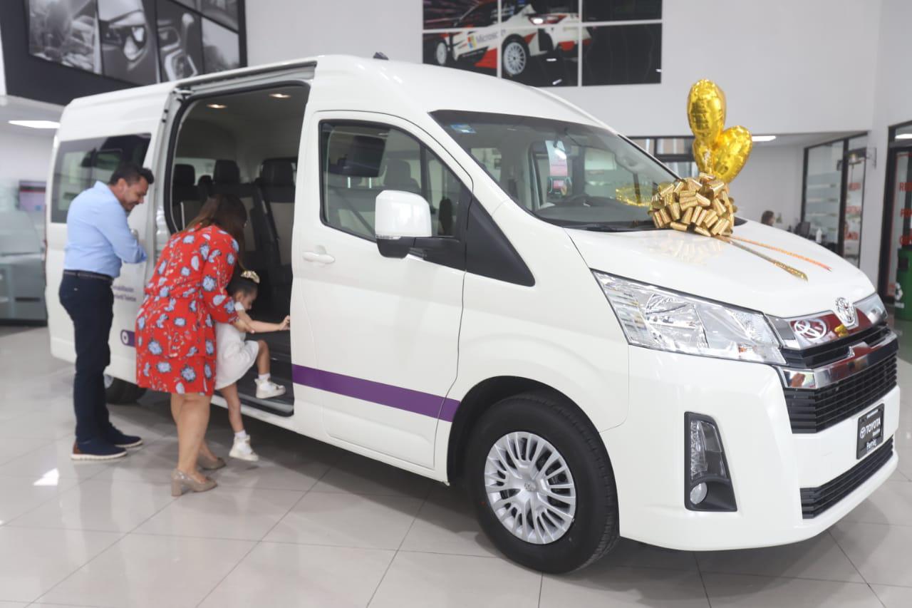 $!Dona Toyota dos vehículos al CRIT Teletón Sinaloa, que se construye en Mazatlán