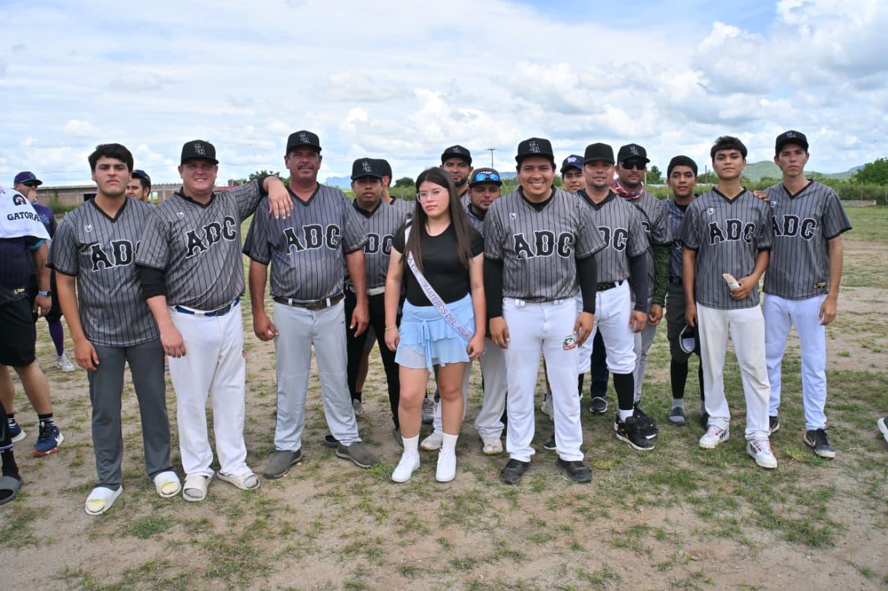 $!Homenajean a Jaime y José Ramón Magaña, en el arranque de la Liga Campesina de Beisbol Río Presidio