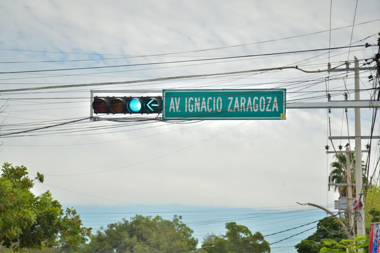 $!Afinan detalles en semaforización de cruceros en Los Mochis; 12 de 14 ya se encuentran en operación