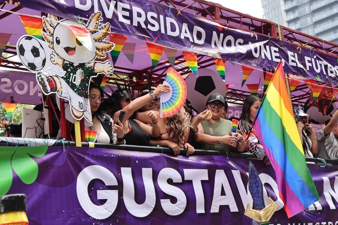 $!Marcha del Orgullo reunió a 550 mil personas en CDMX; llegó hasta el Zócalo