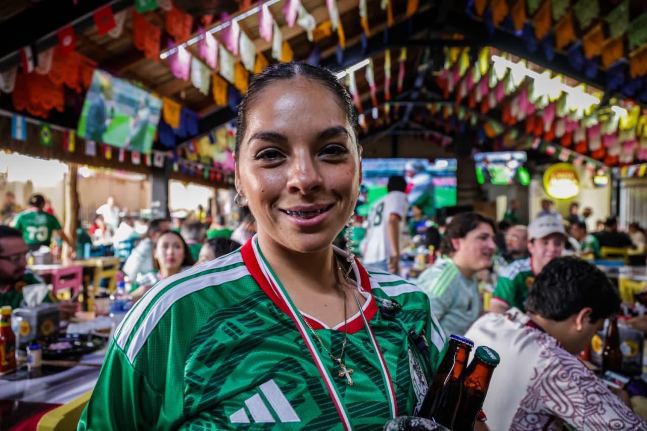 $!La fe de la afición en el Tri se desborda en los bares locales de Culiacán