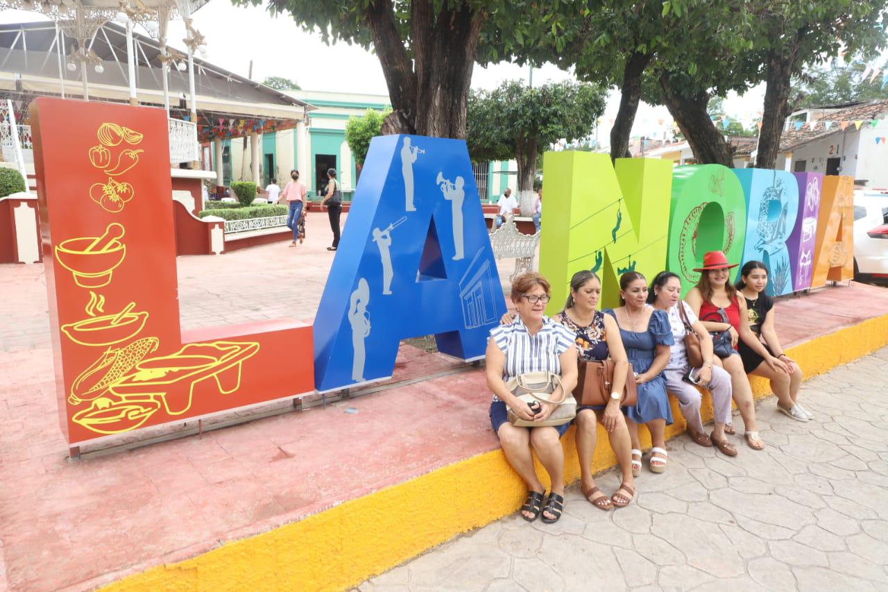 $!La Noria ya tiene su nombre en letras, en parador fotográfico