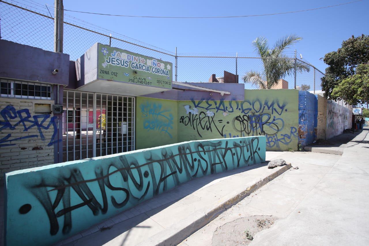 $!En Mazatlán, vándalos destruyen y se llevan todo de un jardín de niños en la Colonia 12 de Mayo