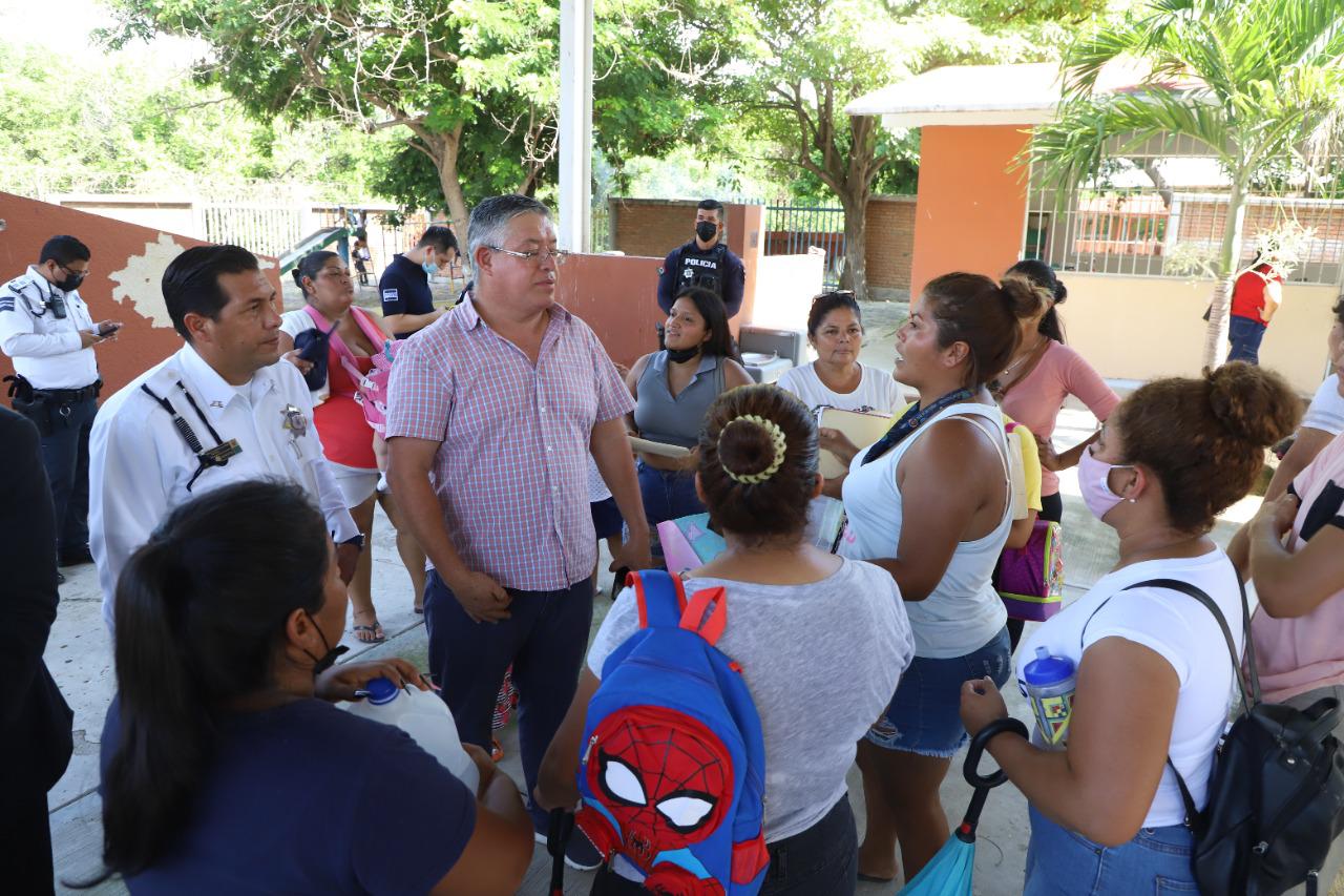 $!Cierran por una hora la Avenida Gabriel Leyva en Mazatlán para exigir servicios en kínder