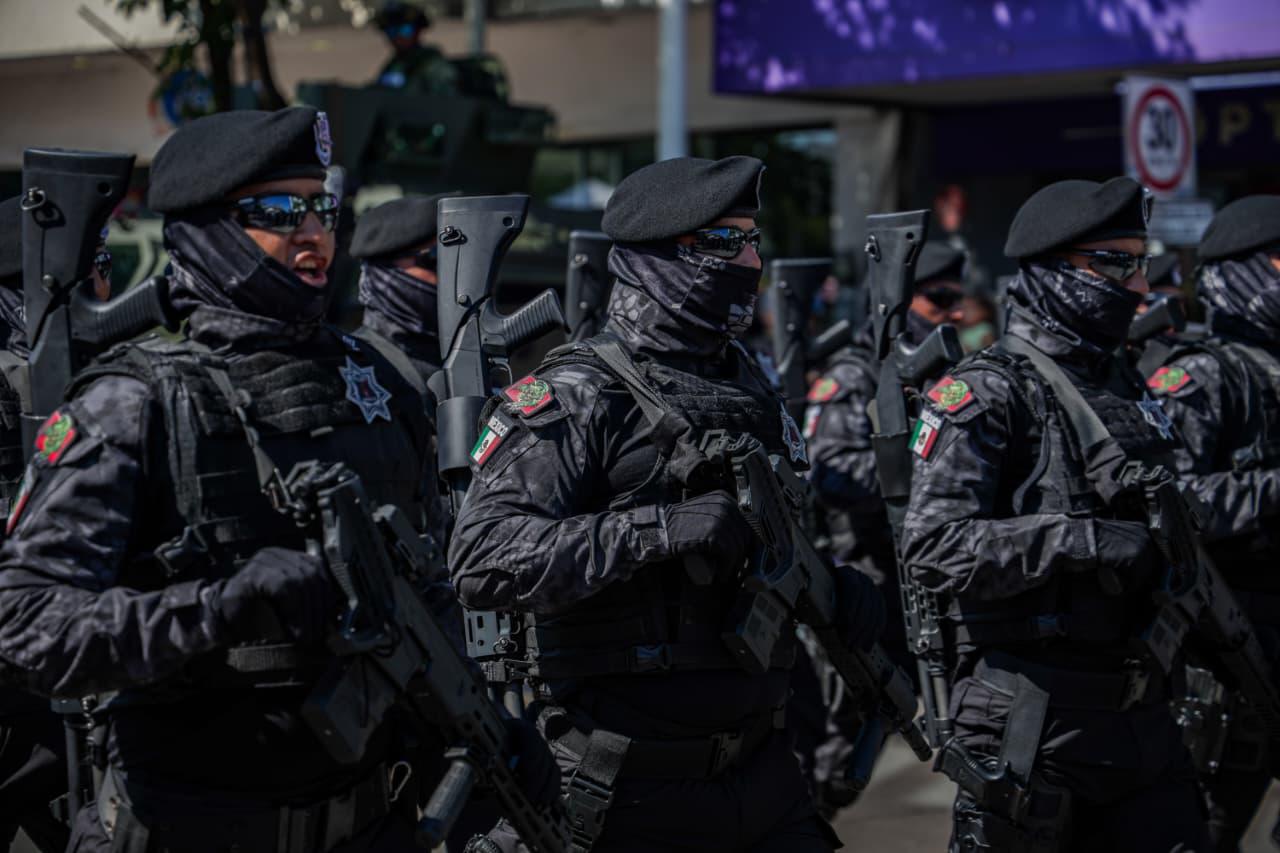 $!Desfilan más de 11 mil elementos de seguridad en Culiacán por aniversario de la Independencia
