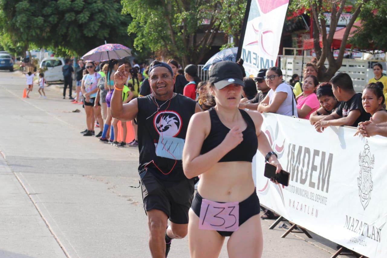 $!Cruzan hermanos Labrador en primer lugar la meta de la Carrera Casas Coci