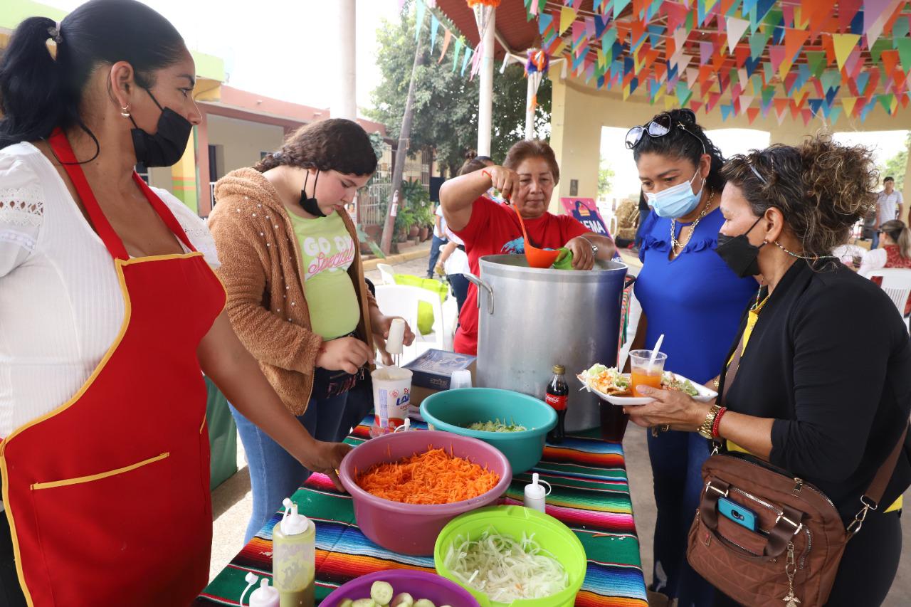 $!Con tamales, ceviches y dulces típicos, El Habal realiza su primer Mercado Dominical del año