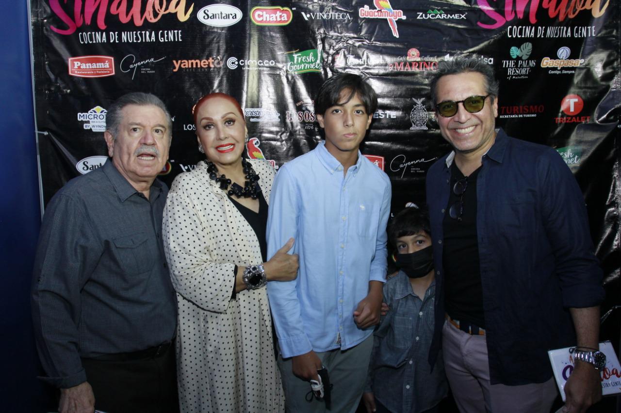 $!Ignacio Osuna, Olivia Vidaurri, Luis, Eugenio y Luis Osuna.