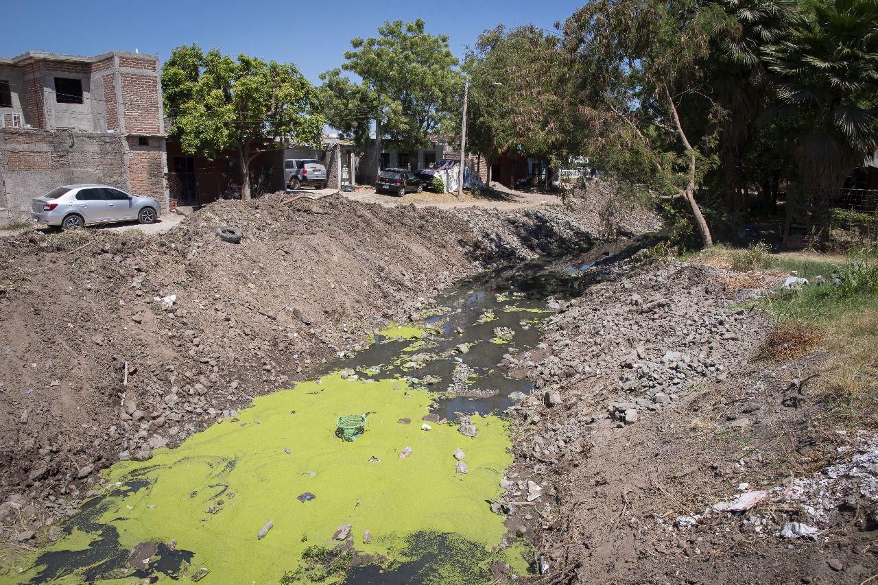 $!Ayuntamiento de Culiacán previene inundaciones en Colonia San Juan