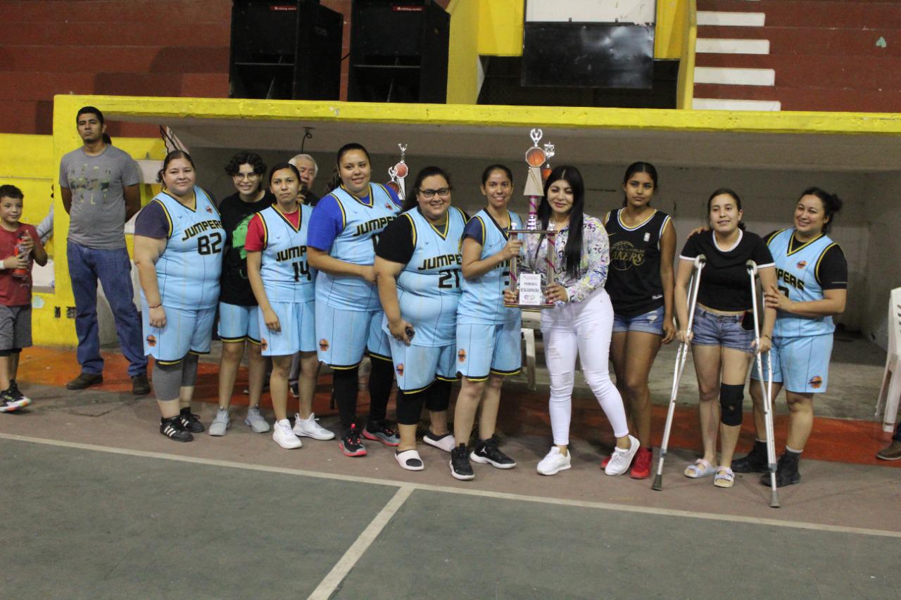 $!Mariscos Los Tapos se corona en el baloncesto de Segunda Fuerza de Escuinapa