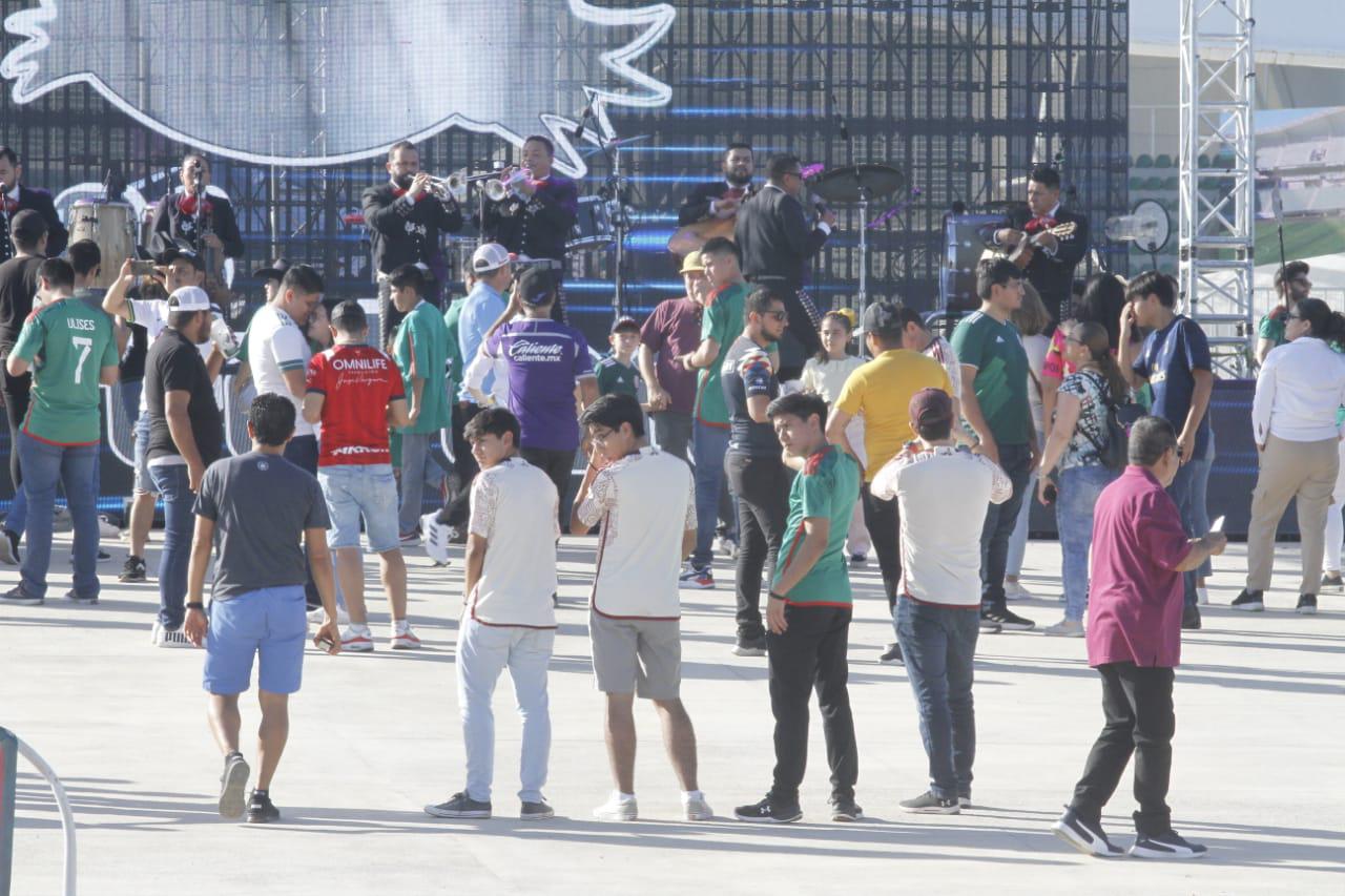 $!El ambiente de fiesta se empieza a sentir en el Kraken