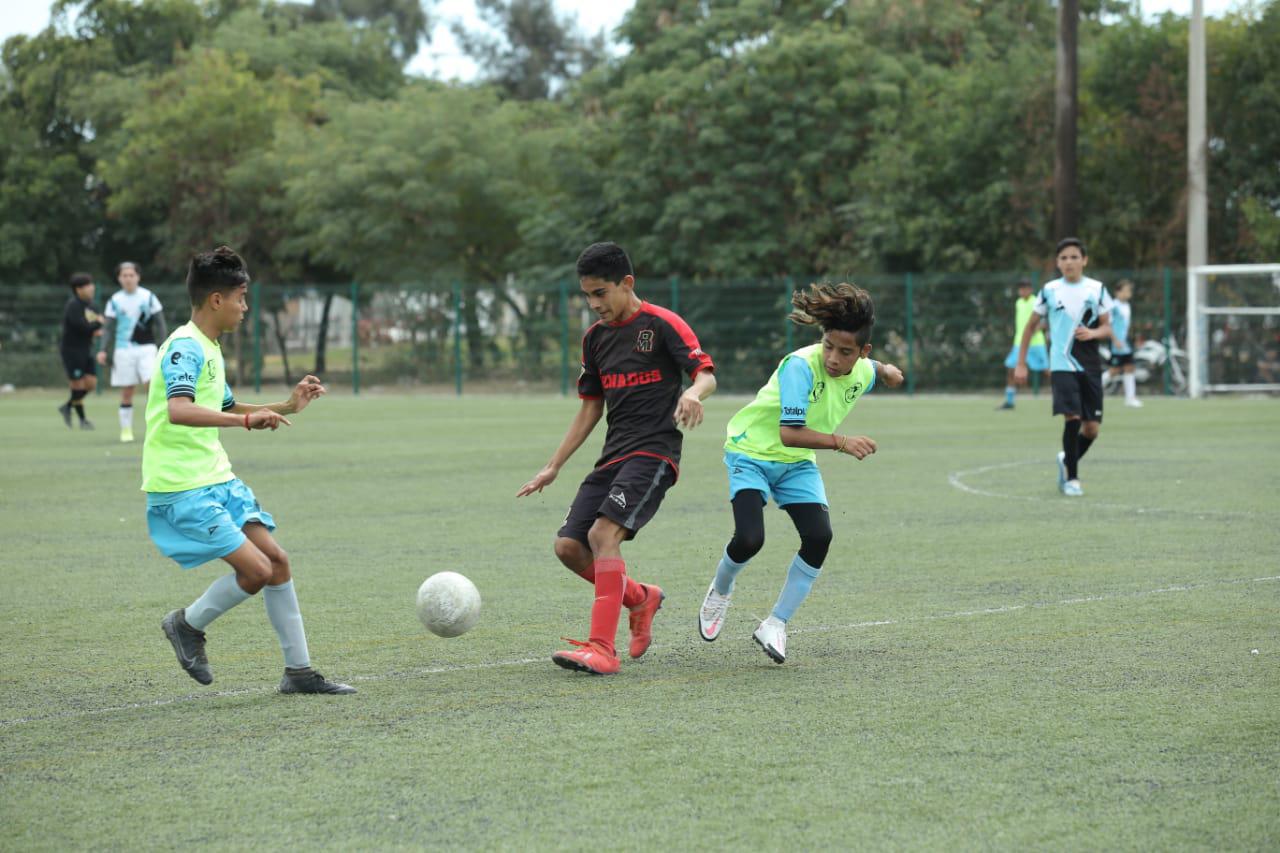 $!D’portenis zarandea a Luna Soccer en la Juvenil B