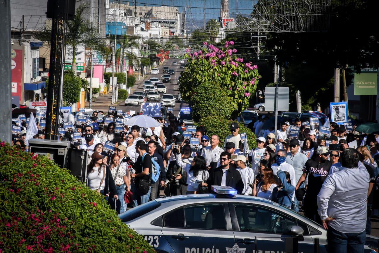 $!‘Fernando Alan no era un criminal’: marchan en Culiacán por justicia del joven muerto en operativo militar