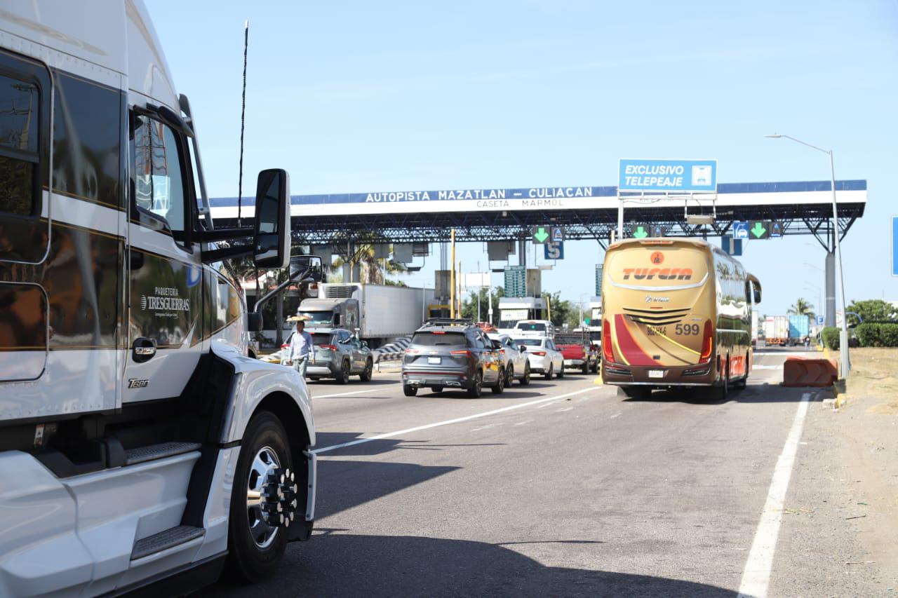 $!Aumenta salida de automovilistas en la caseta de Mármol, en Mazatlán