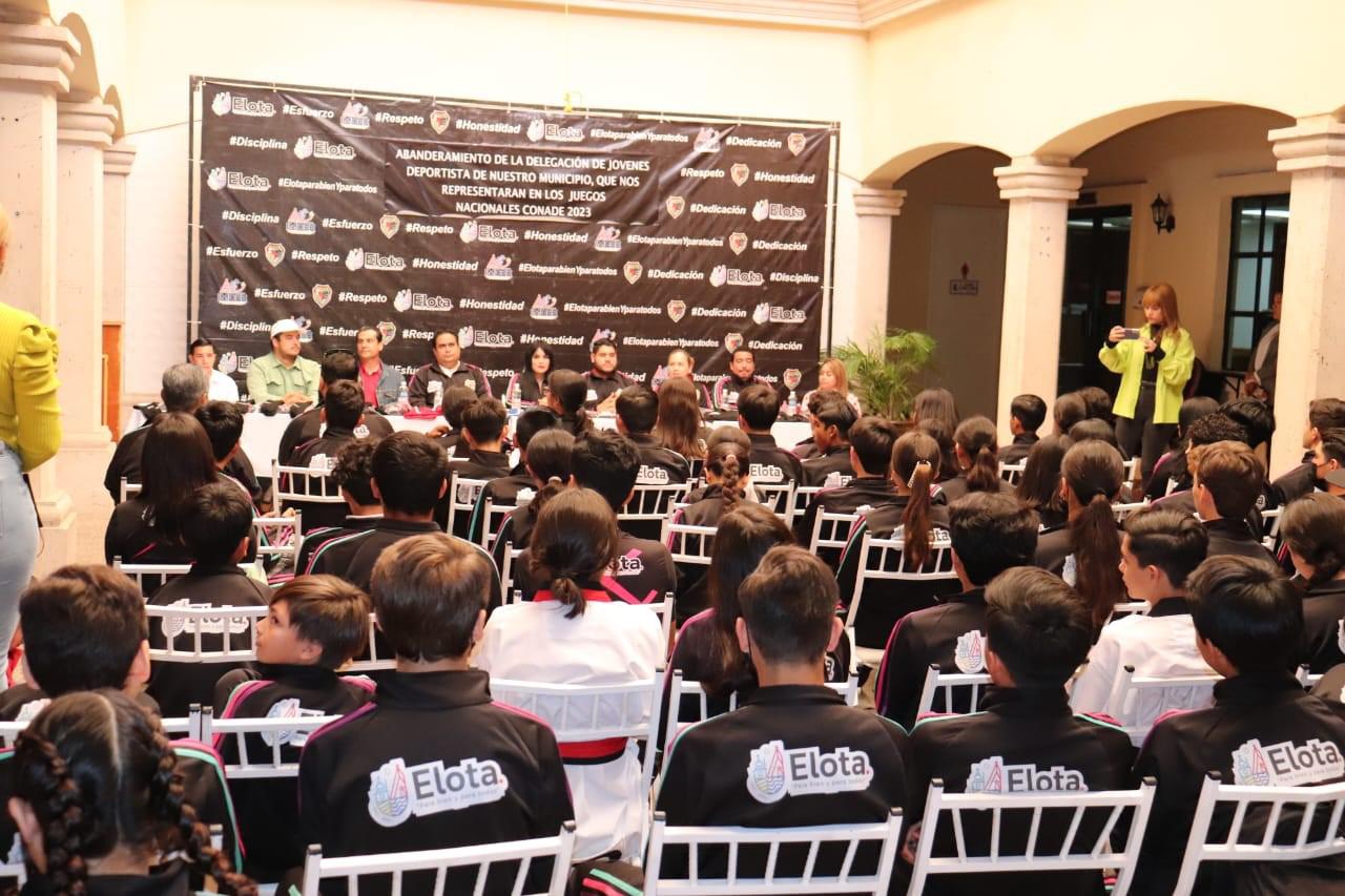 $!Deportistas elotenses son abanderados rumbo al Estatal de los Juegos Conade 2023
