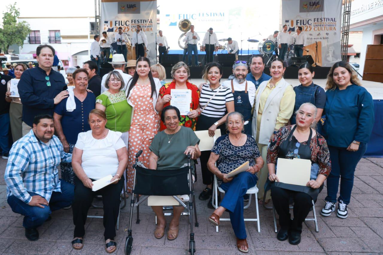 $!En el concurso participaron personas de la tercera edad.