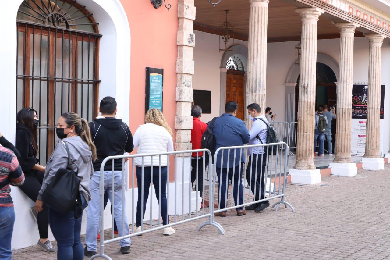 $!Acuden cientos en busca de boletos para coronaciones del Carnaval de Mazatlán